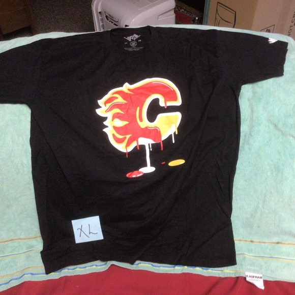 NHL Calgary Flames tshirt - Picture 1 of 1